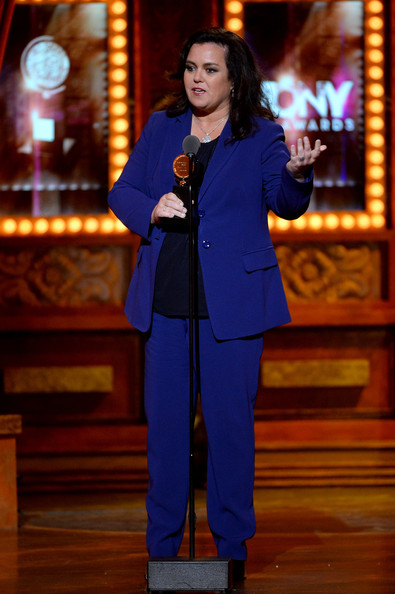 rosie-odonnell-tonyawards-accepting3